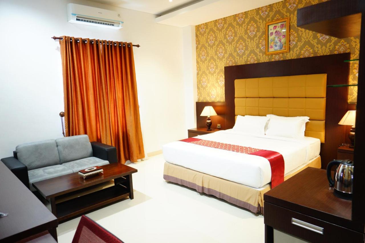 Singapore City Hotel Batu Bara Sungaibalai Eksteriør bilde